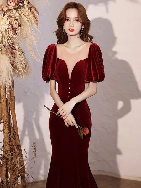 2023 Evening Dresses Burgundy Arabic Sheer Long See Through Neck Beaded